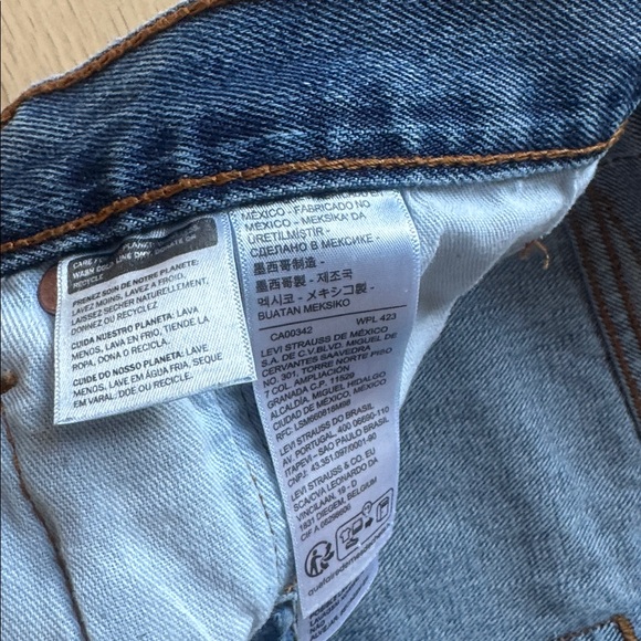 Levi's Women’s Straight Jeans - Classic Blue size 33x30 - Picture 3 of 6